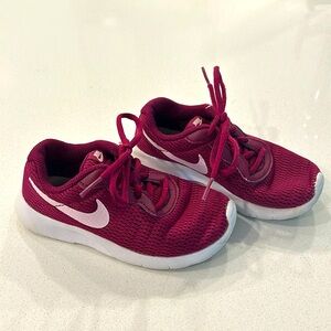 Toddler girl’s Nike sneakers